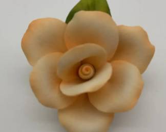 Capodimonte porcelain rose delicate peachcolored green leaves Includes original box Made Italy