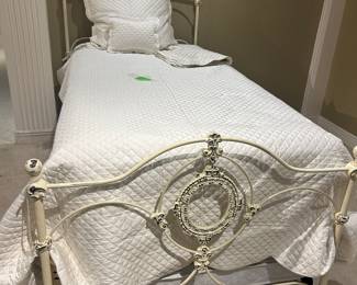 Cute iron trundle bed