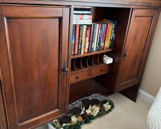Hutch that can go on desk to make a stately, efficient unit. 