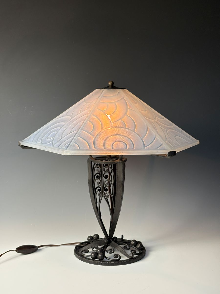 Art Deco French lamp signed D'aveson C.1930's