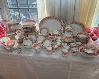 Royal Albert "Serena" Bone China Collection (131pc)