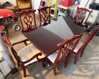Mahogany dining table and chairs with leaf