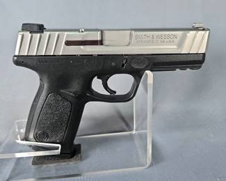 Smith & Wesson SD40 VE .40 S&W Pistol SN# FDH7299 
