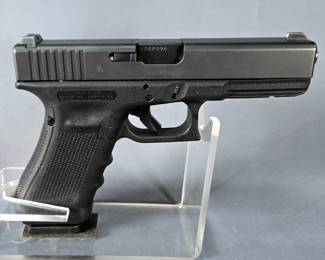 Glock 22 Gen 4 .40 Cal Pistol SN# AGGP096, 2 Total Mags, Speed Loader, Paperwork, In Hard Case 