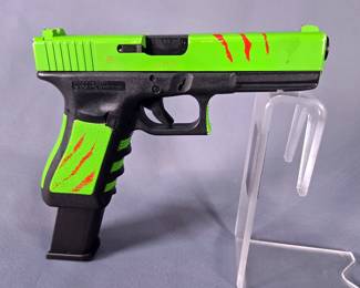 Austria Glock 22 .40 Cal Pistol SN# EZY128US, Extended Mag 