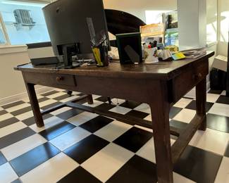 Stunning Late 1700s Table
Beautiful Condition 