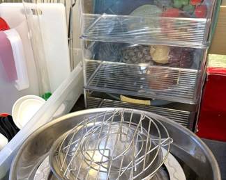 Assorted kitchen wares