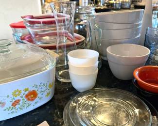 Assorted kitchenwares