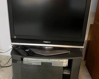 PPM029 Panasonic 26” TV, Panasonic VHS/DVD Player , Cisco Cable Box & Media Stand