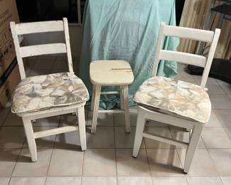 PPM023 Two White Wooden Chairs & A Stool
