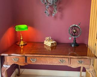 American Heritage by Stanley Furniture Desk • Bankers Lamp 