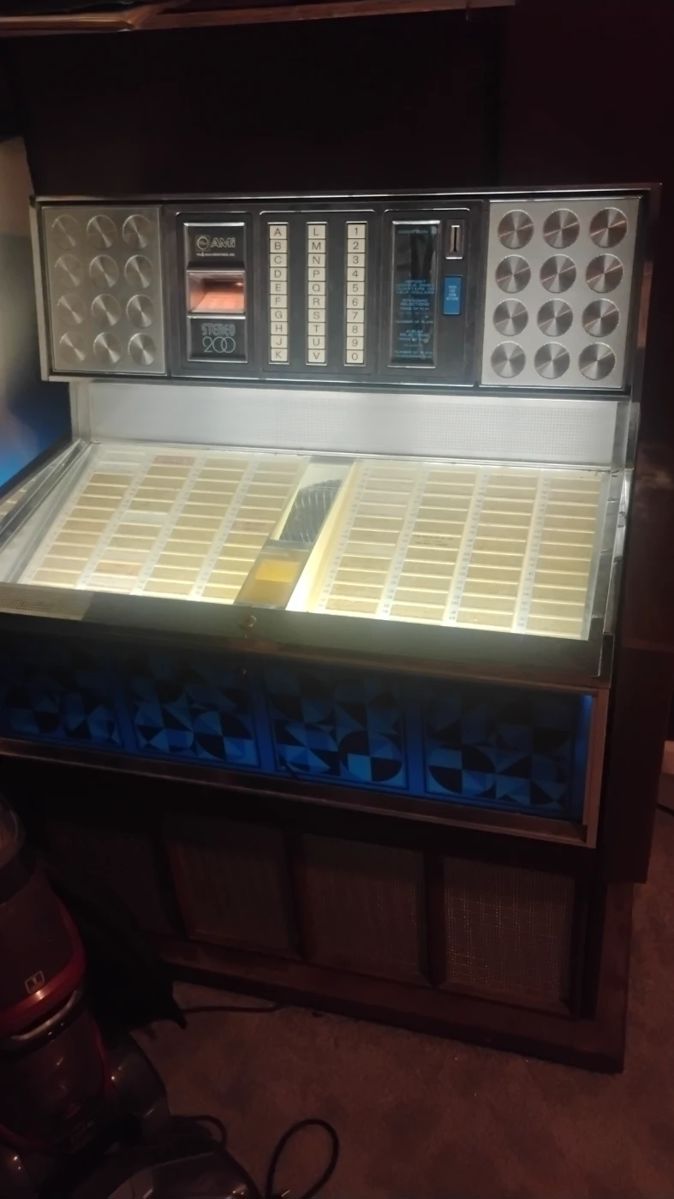 JUKE BOX WILL BE 1/2 PRICE COMES WITH RECORDS