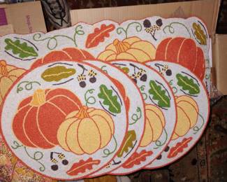 Beaded mat and placemats set