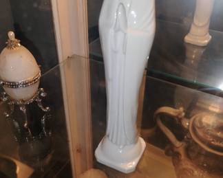 Home interior figurine 