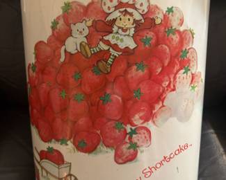 Vintage Strawberry Shortcake wastebasket 