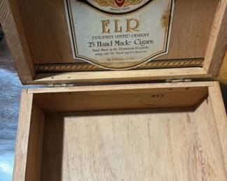 Savinelli ELP Nuove gravemente alla salute Cigar Box second image