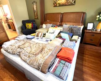 Linens - Pillows …