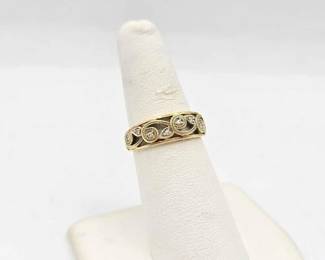 832 10k Gold Ring with Diamond, 2.8g