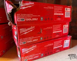 6032 NEW Milwaukee MultiTool
