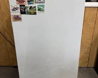 2550 Frigidaire Electrolux Refrigerator
