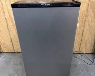 2552 Frigidaire Mini Fridge