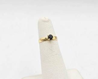 820  10k Gold  Sapphire Ring, 1g 