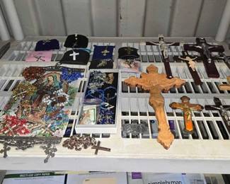 7602 Crucifixs, Rosaries More