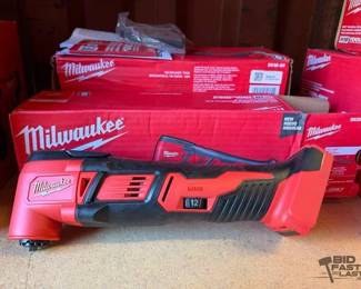 6030 NEW Milwaukee MultiTool