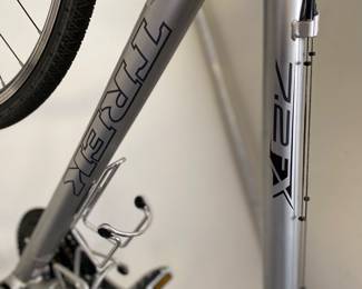 Trek 7.2 FX Series Hybrid Bike. It has an aluminum frame, fitness/city bike.