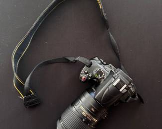 Nikon DSLR D5000 body with 55-300mm lens with case and cord