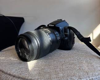 Nikon DSLR D5000 body with 55-300mm lens with case and cord