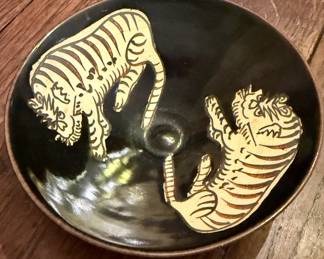 6"China Jizhou Kiln Porcelain Carve Mythical Creatures Two Kylin Bamboo Hat Bowl