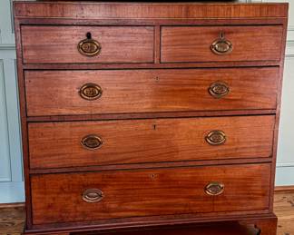 Late 1700s English bachelors chest