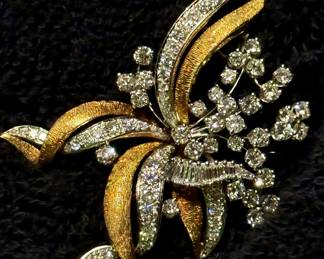 STUNNING diamond floral brooch on 14K circa 1930s. This is a large piece.