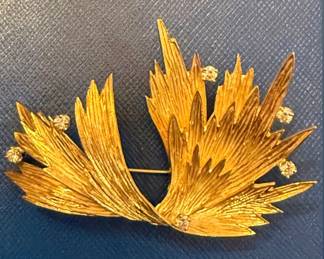 SCULLY & SCULLY leaf brooch in 18k and diamonds