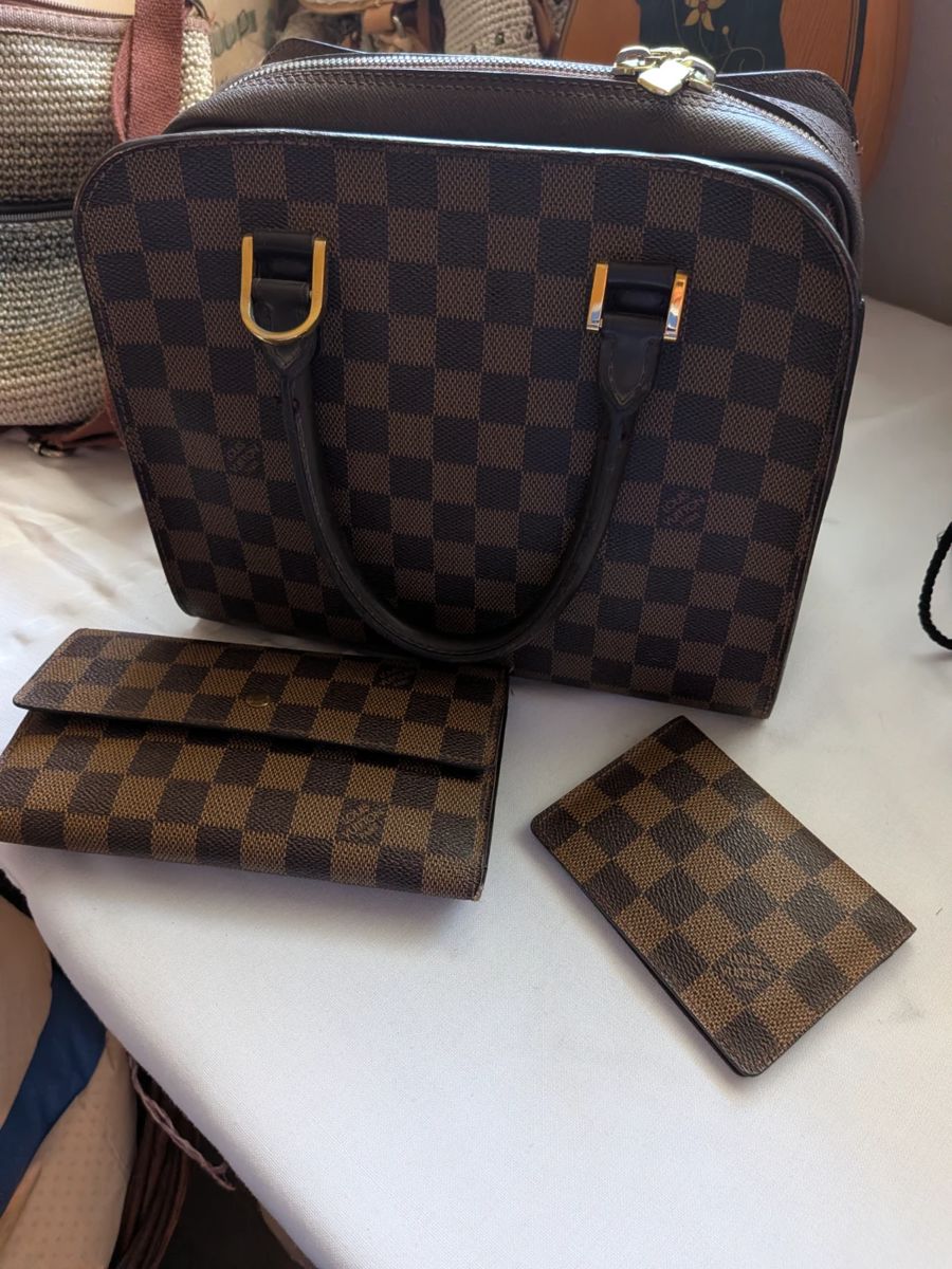 Louis Vuitton
Damier Ebene Triana
Wallet and business card holder all sold separately