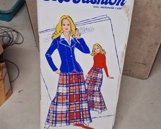 vintage Ms Fashion doll wardrobe case