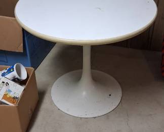 Mid-Century Modern Tulip Table