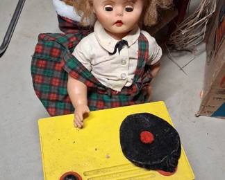 vintage 1962 Suzy Smart talking school doll manufactured by Deluxe Reading. $150+ does it talk? blackboard and easel?