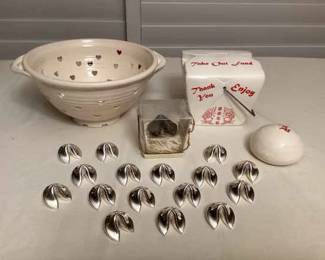 EHE402 Silver Toned Fortune Cookies, Ceramic Manapua & Ceramic Mejiro Colander 