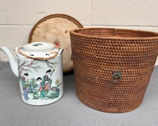 EHE073 Chinese Porcelain Teapot