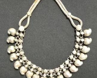 EHE150 - Myrna Lee Chang 15" Vintage Silver-Toned Necklace 