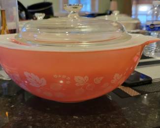 4 piece Pyrex pink Gooseberry mixing bowl set.  