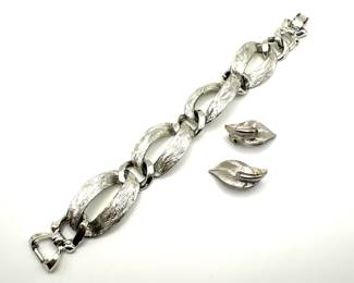 Silver Tone Fashion Bracelet and Earring Set