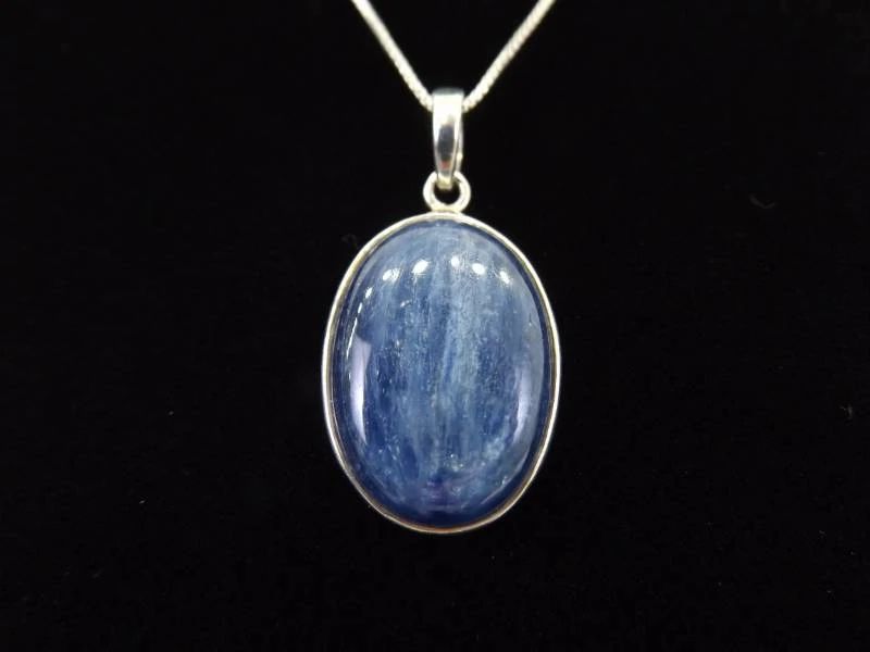 .925 Sterling Silver Labradorite Cabochon Pendant Necklace