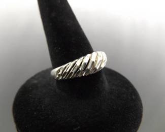 .925 Sterling Silver Styled Band Ring Size 6.75
