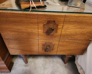 2 Vintage MCM - Mid-Century Modern Bedside/Nightstands Cabinets by American of Martinsville. Walnut. Brass Pulls. 