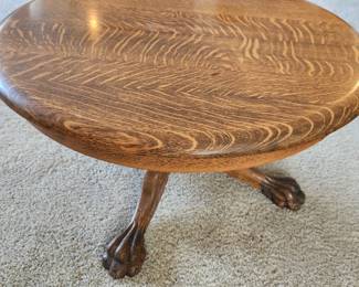 Antique/Vintage Claw Foot Quarter-Sawn Oak Round Coffee Table/Side Table!