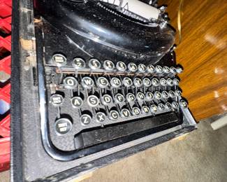 manual typewriter