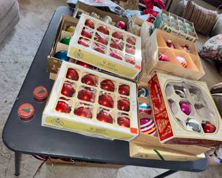 Santa is missing his balls!!